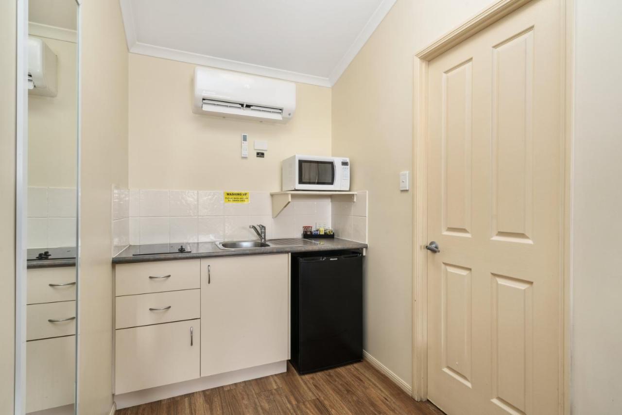 Motor Inn, Sure Collection By Bw Motel Caboolture