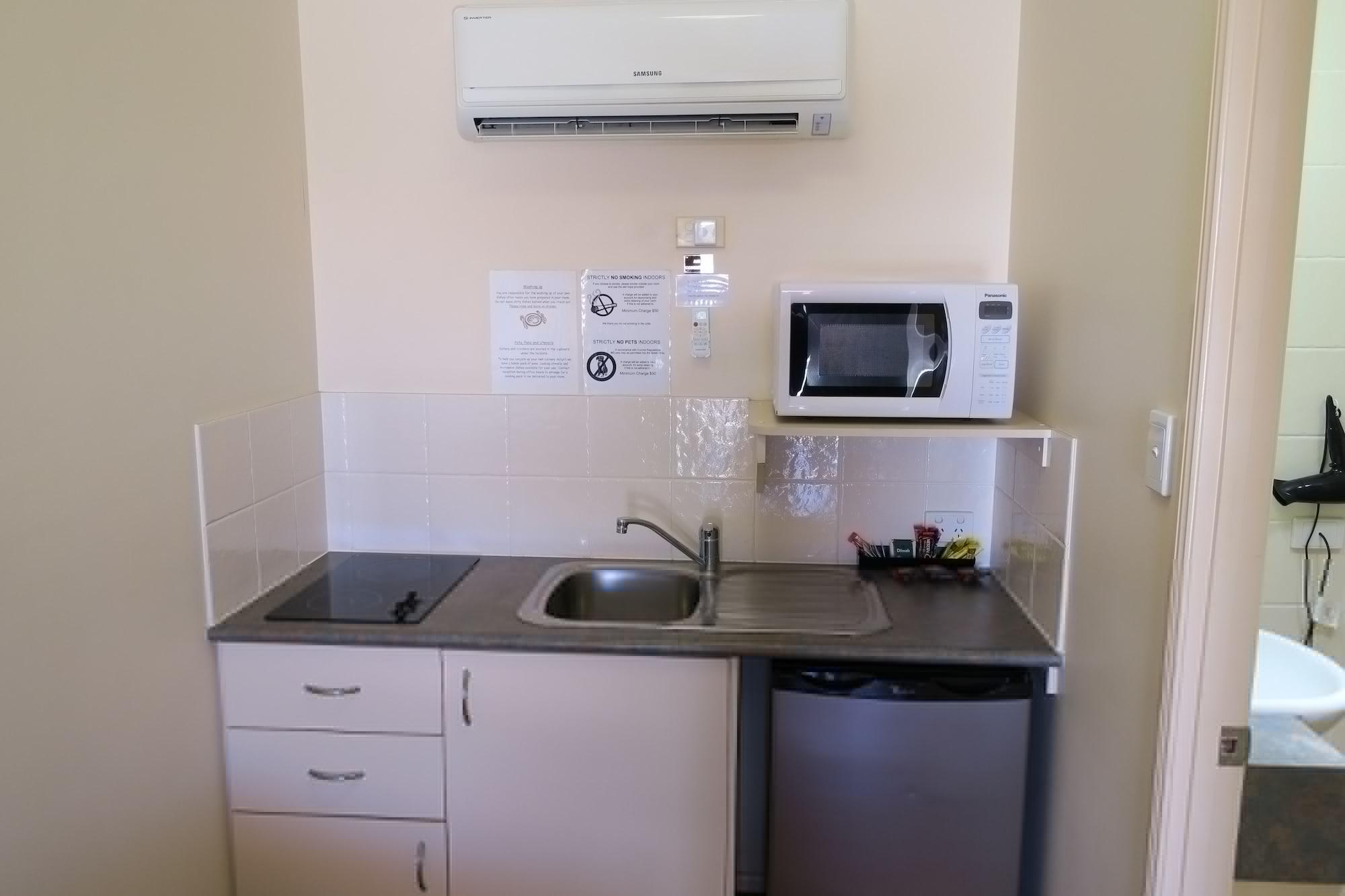 Motel Motor Inn, Sure Collection By Bw Caboolture
