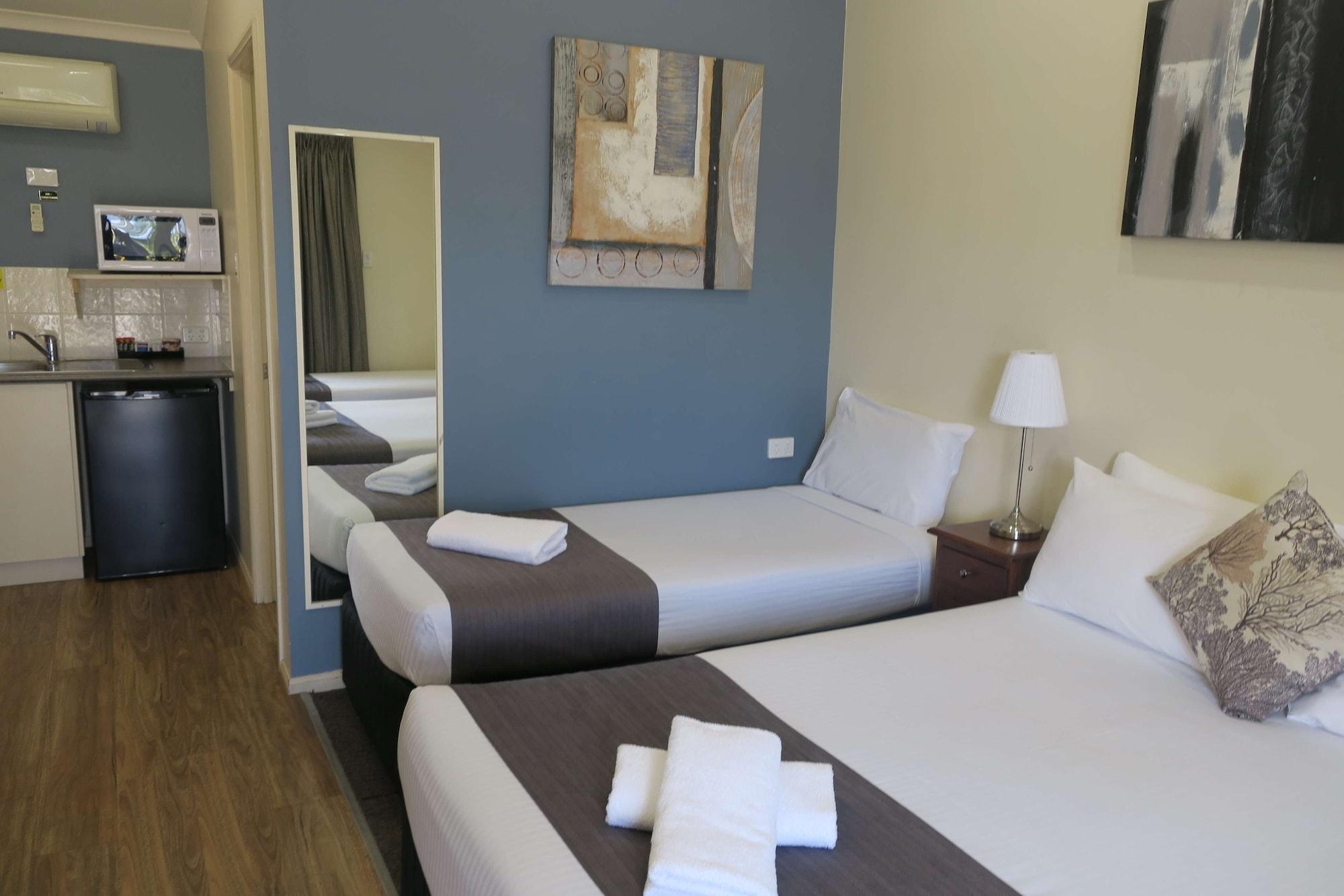 Motor Inn, Sure Collection By Bw