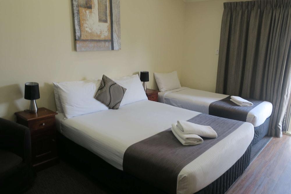Motel Motor Inn, Sure Collection By Bw