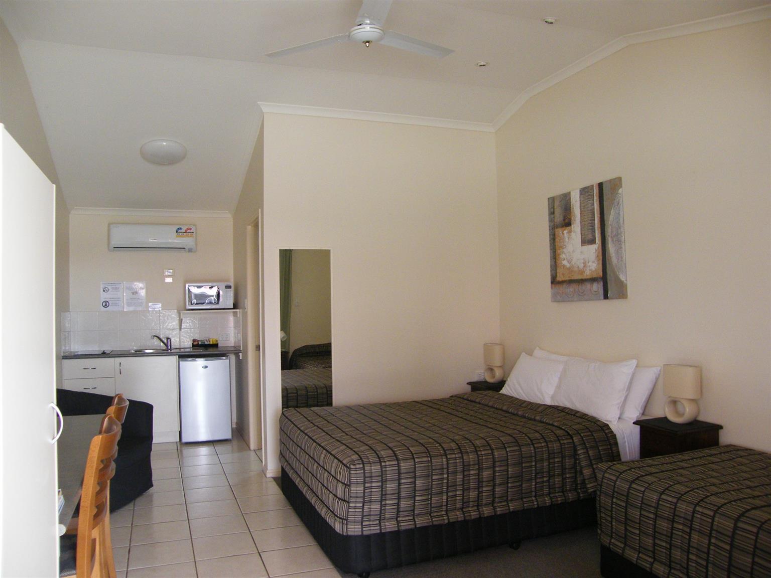 Motor Inn, Sure Collection By Bw 4*